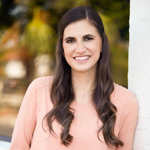 Meet your Posher, Rachel - Picture 1 of 2